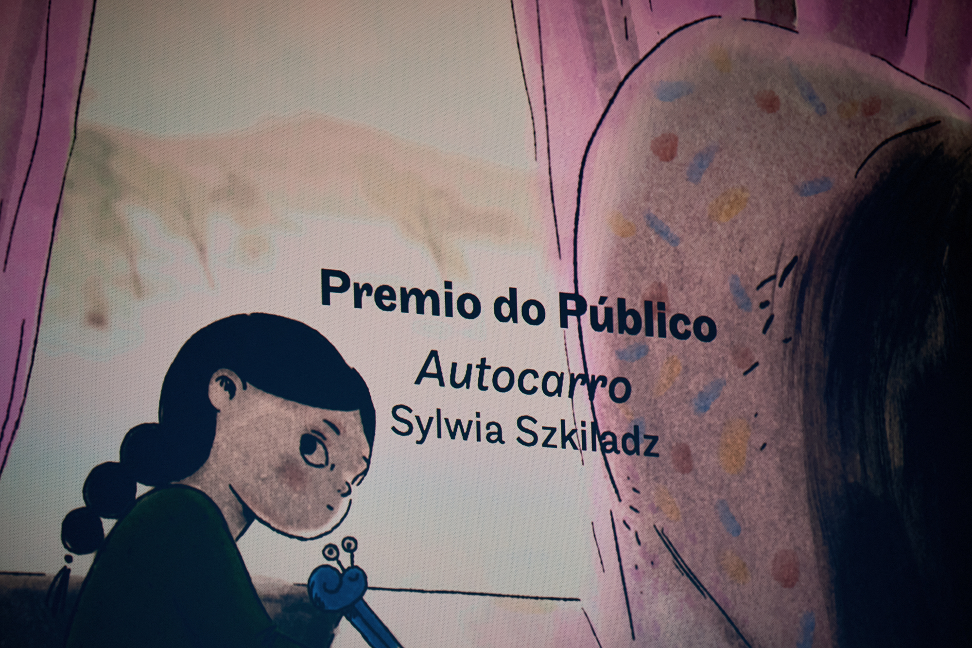 still imagem animação com os dizeres "prémio do público: autocarro, sylwia szkiladz"